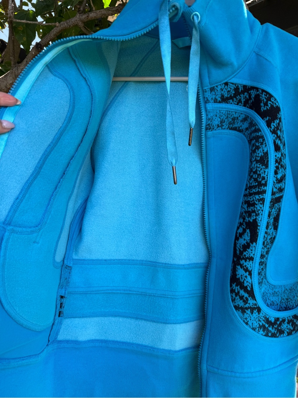 lululemon Scuba Turquoise Blue full Zip-Up Hoodie with Black Pattern - Picture 7 of 9
